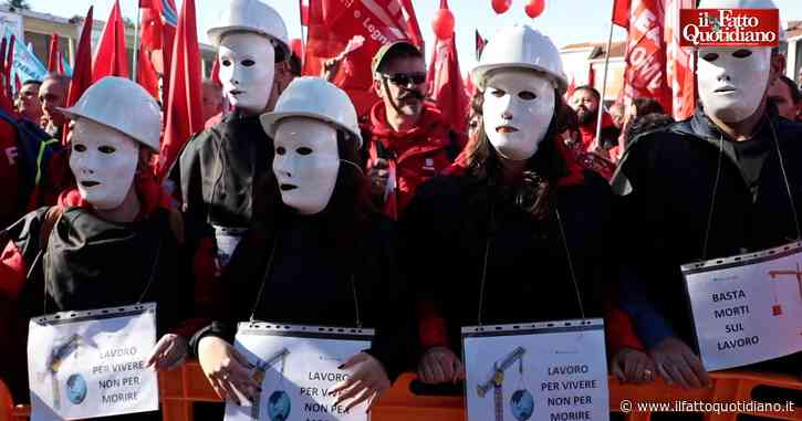 Superbonus e codice appalti, lavoratori edili in piazza contro il governo. Dal palco di Torino l’appello a Salvini: “Senza regole si muore”