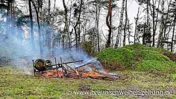 Brennender Anhänger bei Helmstedt – Feuerwehr im Einsatz