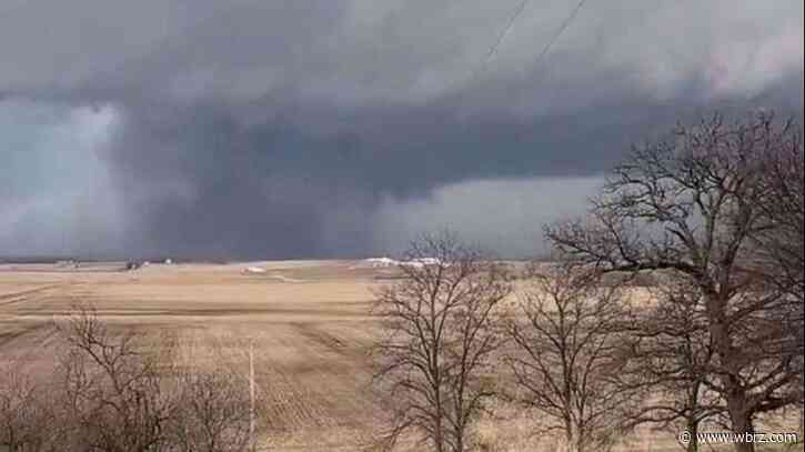 At least 21 dead after tornadoes rake US Midwest, South