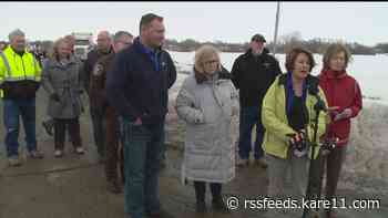 Lawmakers visit train wreckage in Raymond