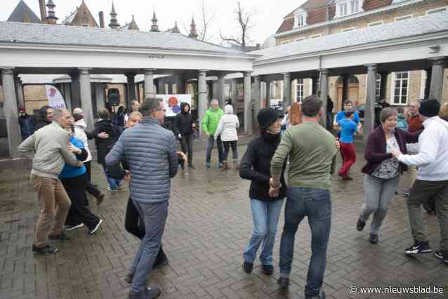 Ook Brugge deed mee aan de internationale flashmob salsadansen