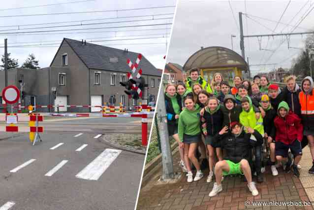 Hinder op spoorweg door koperdiefstal deelt dorp plots in twee: “De ene gesloten overweg na de andere”