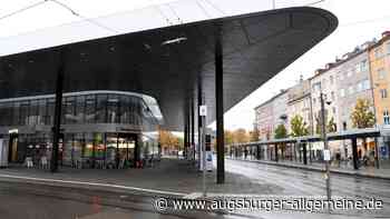 Königsplatz: Mann schlägt mehrere Passanten