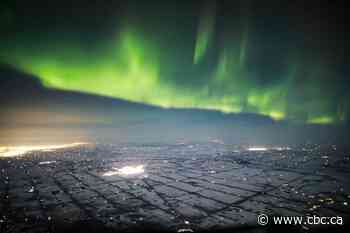 Calgary pilot captures the northern lights from the cockpit