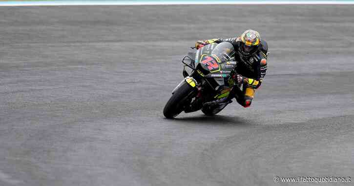 MotoGp, in Argentina prima vittoria di Bezzecchi che vola in testa al Mondiale. Bagnaia cade