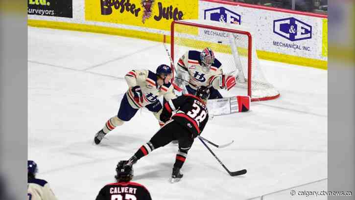 Hurricanes flattened 5-1, fall behind Warriors 2-0