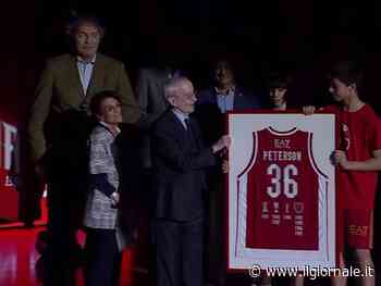 "Grazie a tutti voi". Le lacrime di Dan Peterson per l'omaggio dell'Olimpia