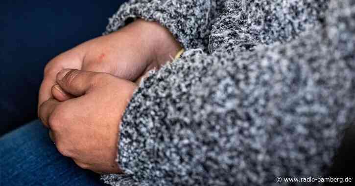 Kinder aus Fenster gestoßen: Urteil gegen Mutter erwartet