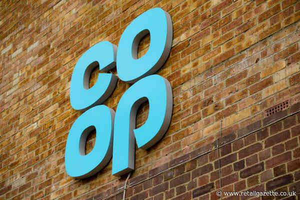 Co-op chair Allan Leighton resigns as retailer embarks on biggest cost-cutting drive