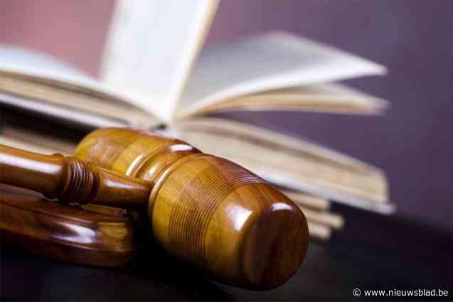 Bruggeling met ellenlang strafdossier die enkel mag rijden met alcoholslot opnieuw betrapt tijdens rijden onder invloed: “Het is weer een hele boterham hé”