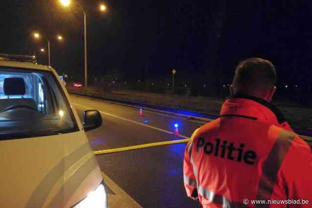 Twee jaar cel geëist na dolle achtervolging: “Een politieman kon maar net op tijd wegspringen voor de aanstormende auto”