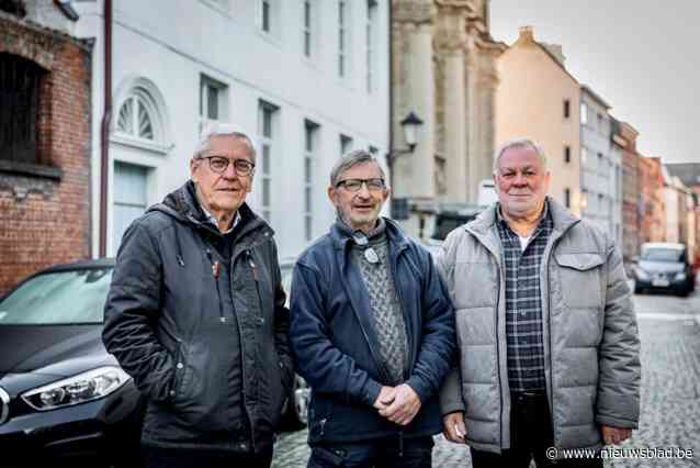 Vier op de tien gezinnen willen niet weten van parkeerverbod in Groot Begijnhof: “Het maakt mensen alleen maar wanhopiger”