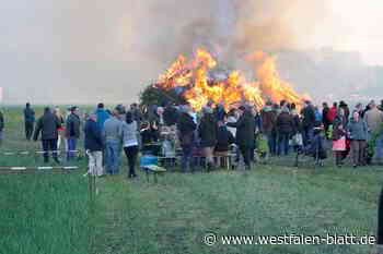 Löschzüge entzünden in Steinhagen die Osterfeuer