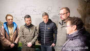 Habeck in der Ukraine: Zwischen Kriegsgräuel und Wiederaufbau