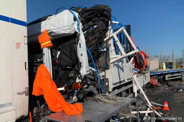 E403 vrijgegeven na drie ongevallen, waaronder zware kettingbotsing met trucks