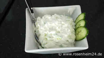 Frischen Tsa­t­si­ki selber machen – mit Bärlauch statt mit Knoblauch wird‘s besonders frühlingshaft