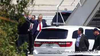 Trump zu Anklageverlesung nach New York aufgebrochen