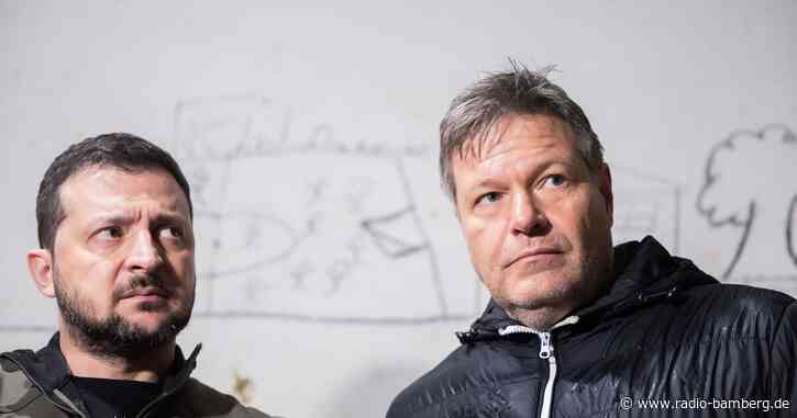 Grausame Erinnerungen und Aufbaupläne: Habeck in der Ukraine