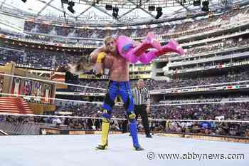 Snoop Dogg steps in at last second during WrestleMania