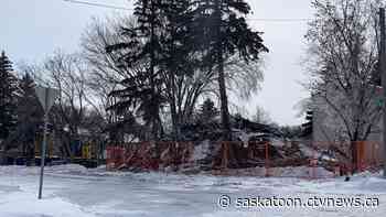 Saskatoon firefighters demolish house while it's still burning