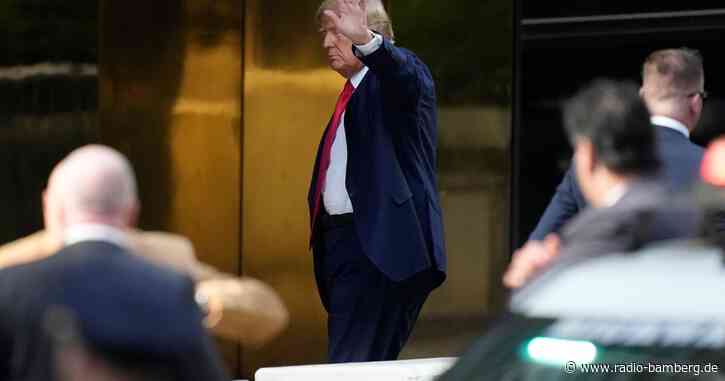 Trump vor Anklageverlesung in New York gelandet