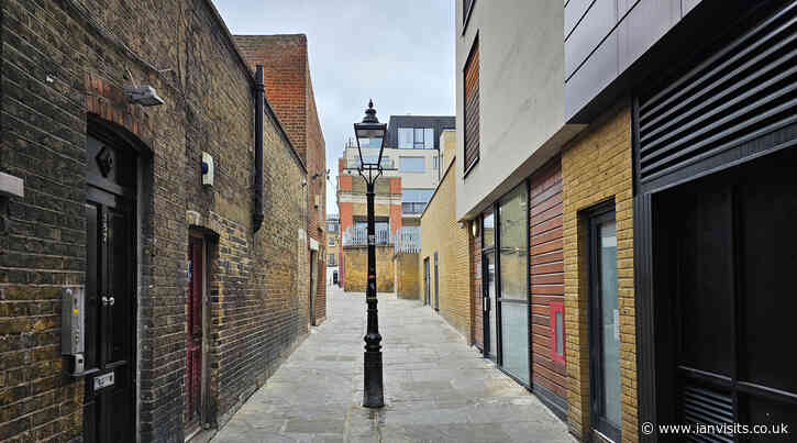 London’s Alleys: Underhill Passage, NW1