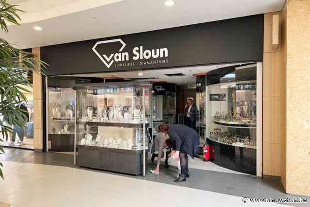 Brand bij juwelier Van Sloun in Shopping 1 in Genk