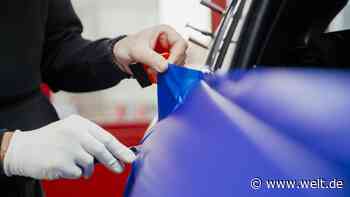 Neue Farbe für den Wagen? Mit der Auto-Folie sparen Sie sich die teure Lackierung