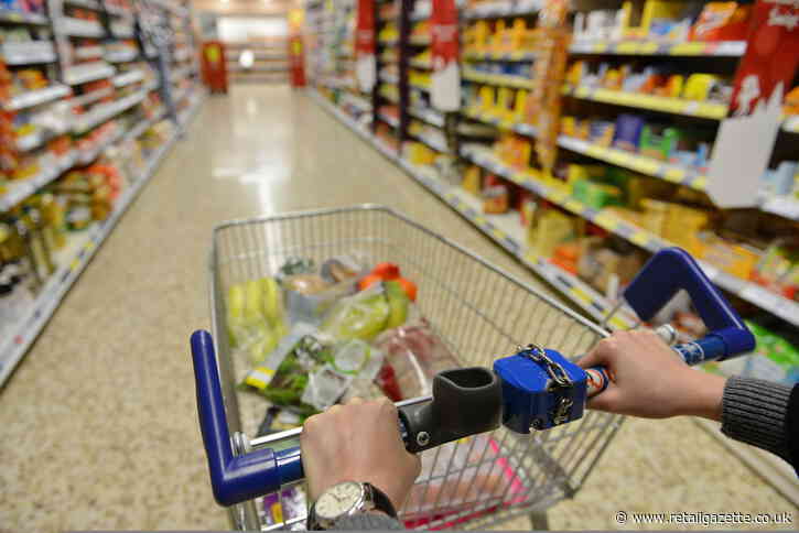 Shoppers continue to switch to Aldi and Lidl as volume sales fall 3.9% at the big 4