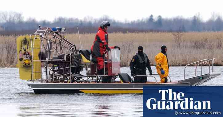 Manhunt for people-smuggling suspect after eight drown at US-Canada border