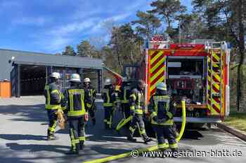 Hallendach von Bielefelder Busdepot in Flammen