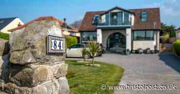 Beach front property with four bedrooms in Weston-super-Mare