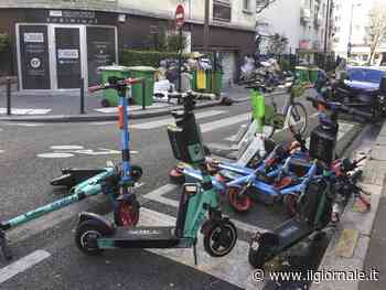 Parigi dice addio ai monopattini: e Milano? Le perplessità di Sala