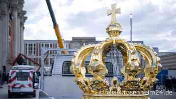 Vor der „Krönung“ - Humboldt Forum erhält riesige Krone