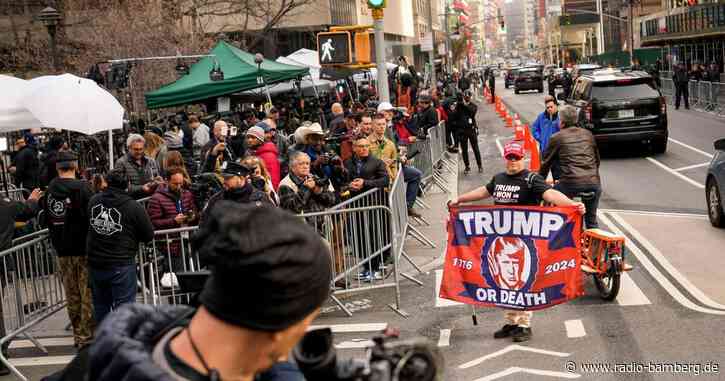 Trump-Anhänger demonstrieren vor Gerichtsgebäude in New York