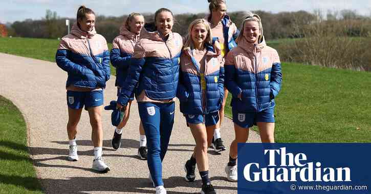 England pair Lauren Hemp and Lucy Parker praise switch to blue shorts