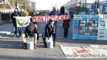 Klimacamp blockiert am Mittwochmorgen Kreuzung
