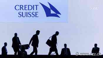 Und nun kehrt Bühler nicht an seinen Platz zurück, sondern verlässt den Saal, und schaut kein einziges Mal zurück – wie sich die Credit Suisse beerdigt hat