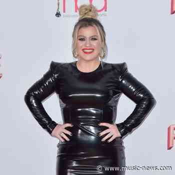 Kelly Clarkson takes swipe at ex-husband on upcoming song Mine