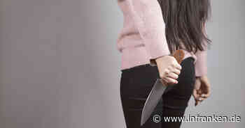 Forchheim: Tatmotiv Eifersucht? Frau sticht auf Ex-Kollegin ein - Prozess um Autohaus-Attacke gestartet