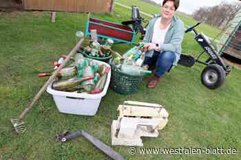 Königsfamilie sammelt wilden Müll in der Nachbarschaft ein