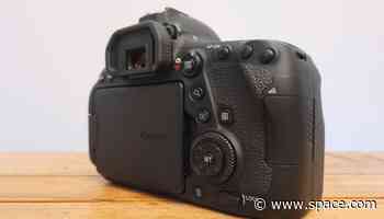 Save $320 on the Canon 6D Mark II and EF 24-105mm f/4L II lens