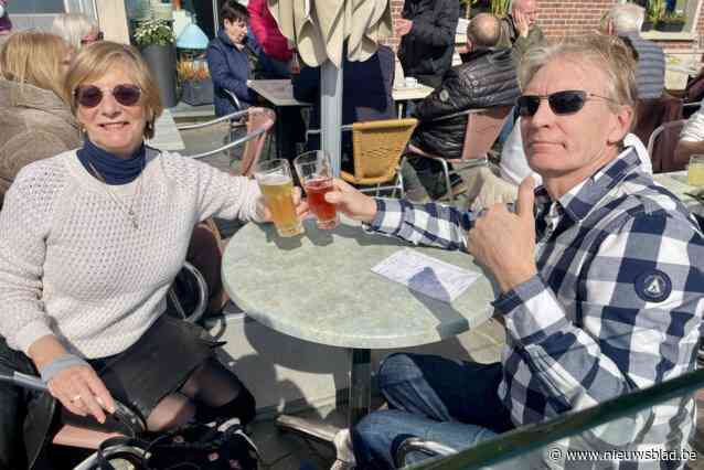 Terrasjes in Heist-centrum profiteren mee van eerste zonnebad van de lente: “Nu genieten, want morgen weeral regen”