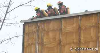 Montreal firefighters extinguish rooftop fire on provincial building