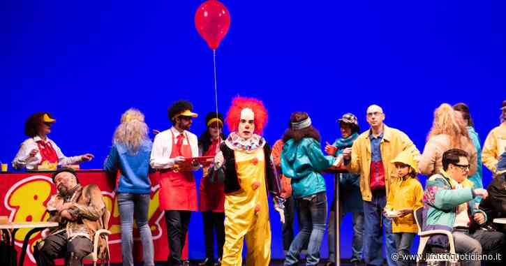 La Bohème tra i piaceri e i dolori degli anni Ottanta: VoceallOpera sceglie Puccini per riportare la lirica in periferia (e a prezzi modici)