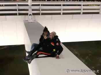 "Mi butto, addio". Minaccia il suicidio da un ponte, il carabiniere la salva