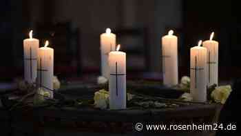 Unfall-Drama mit sieben Toten: Fahrer-Rätsel endlich gelöst – Gedenkandacht für Opfer