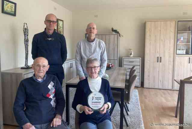 Meubelzaak van Jan (56) en Jozef (58) is vriendelijkste van Vlaanderen: “Van jongs af aan drukten onze ouders ons op het hart altijd beleefd te zijn”