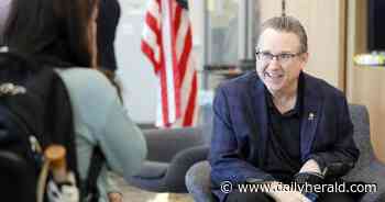 Working together: Republican Kirk, Democrat Schneider tout bipartisanship to students