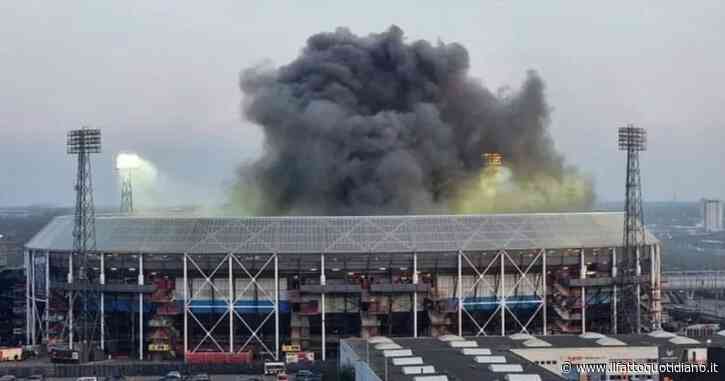 Caos totale in Feyenoord-Ajax: nubi “tossiche”, Klaassen colpito alla testa e un arresto